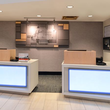 Holiday Inn Express & Suites Raleigh Ne - Medical Ctr Area By Ihg Extérieur photo