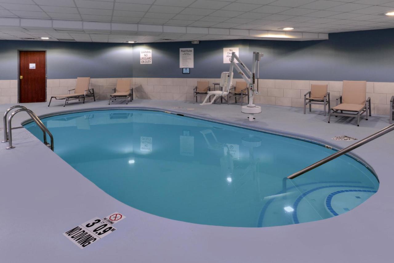 Holiday Inn Express & Suites Raleigh Ne - Medical Ctr Area By Ihg Extérieur photo