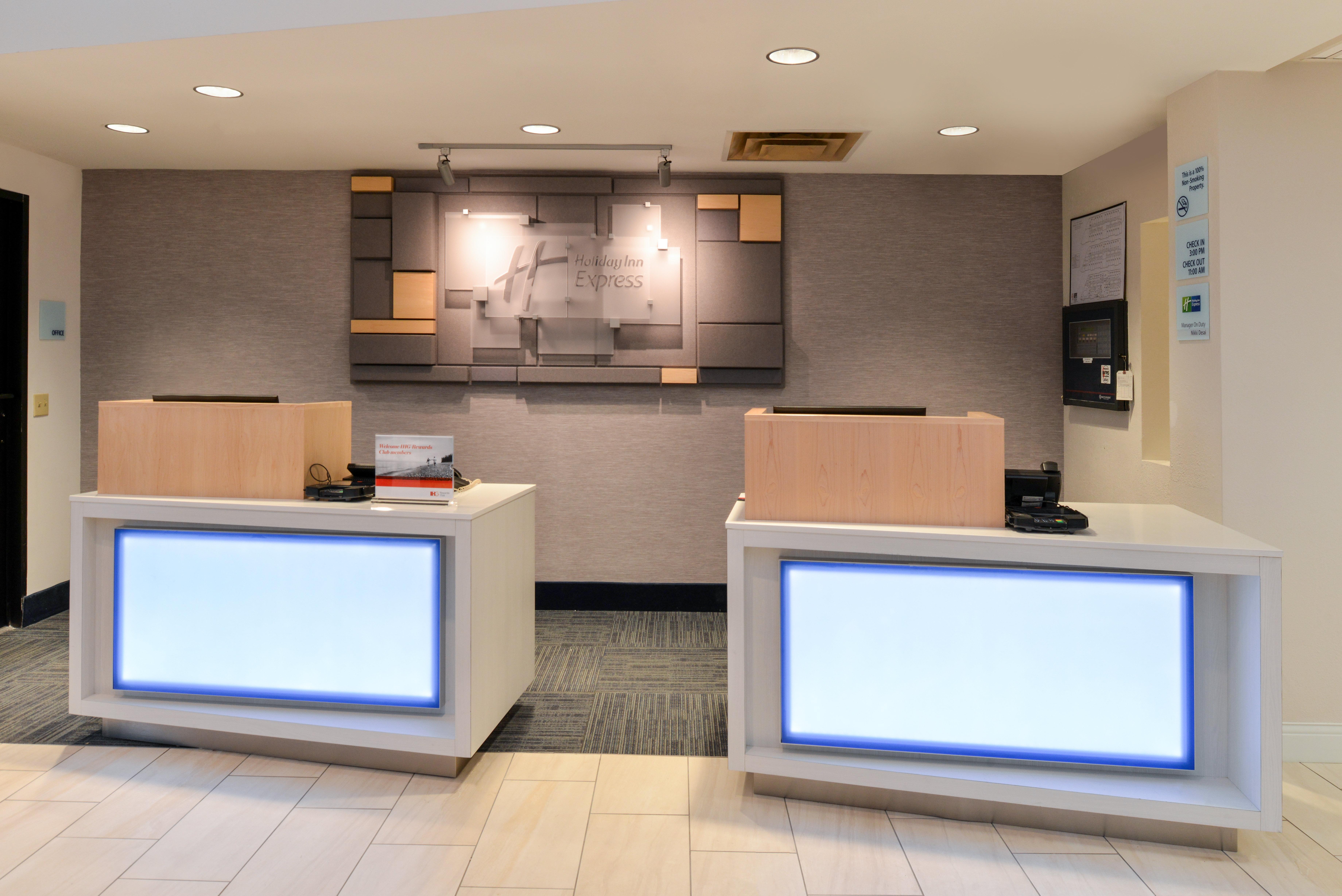 Holiday Inn Express & Suites Raleigh Ne - Medical Ctr Area By Ihg Extérieur photo