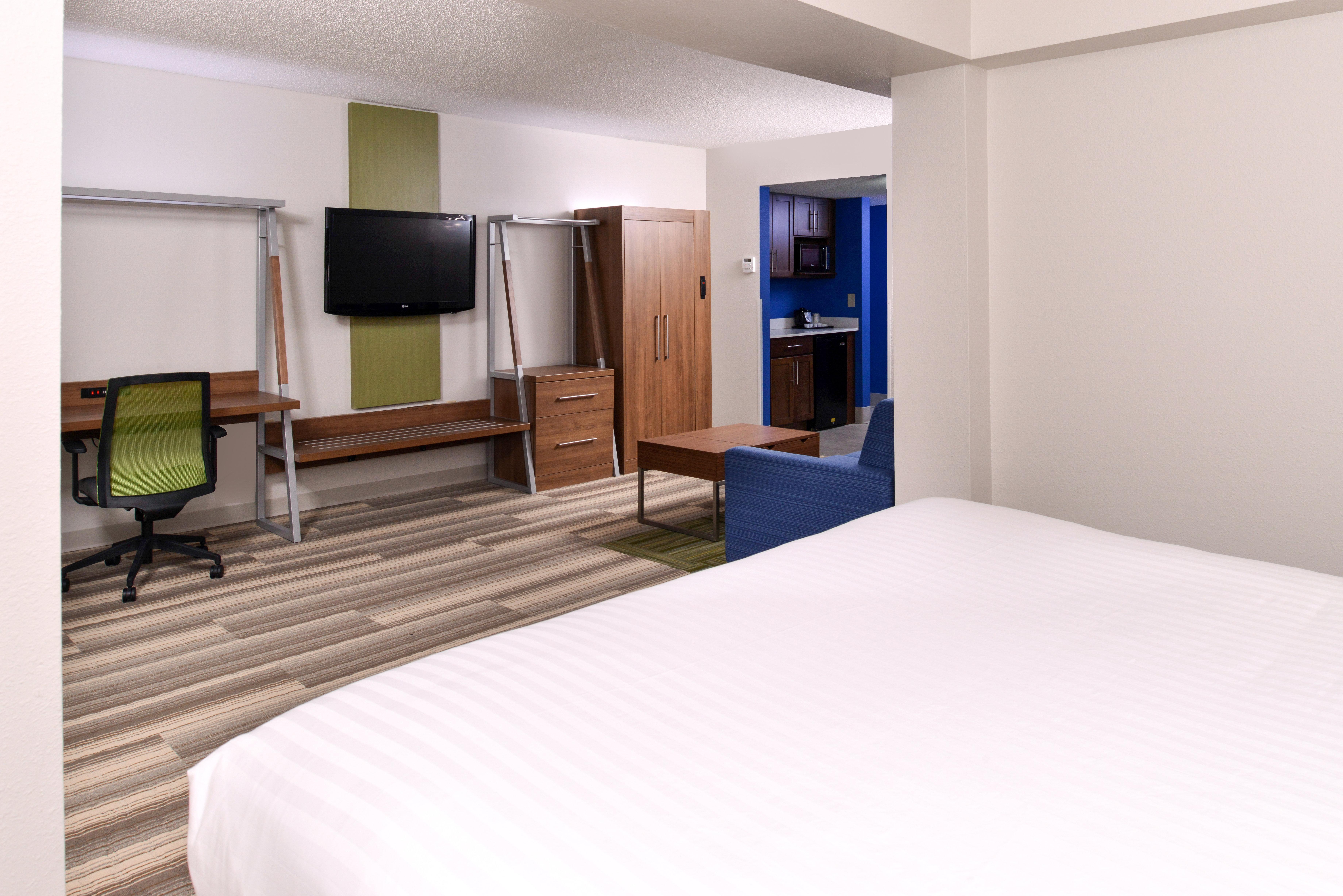 Holiday Inn Express & Suites Raleigh Ne - Medical Ctr Area By Ihg Extérieur photo