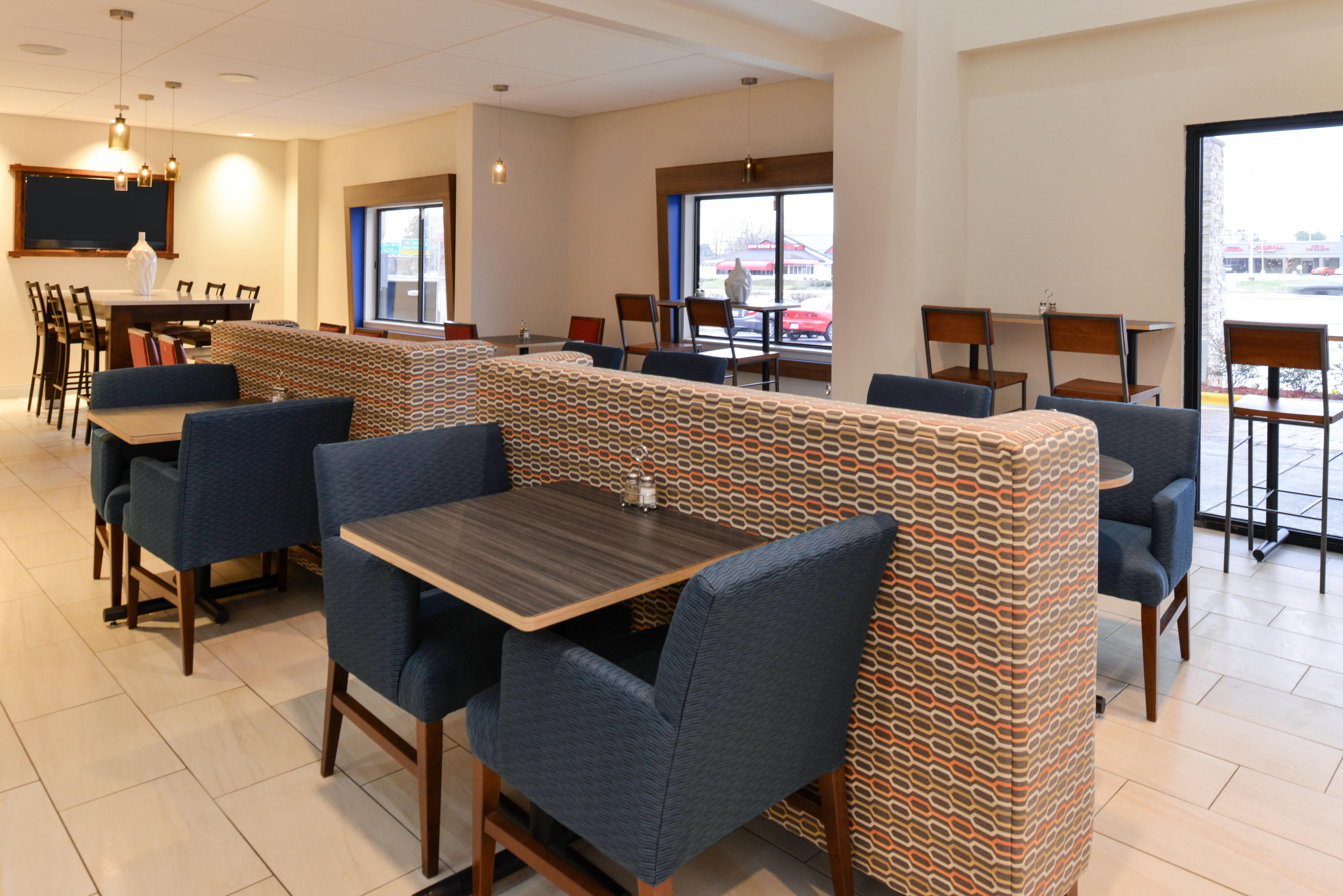 Holiday Inn Express & Suites Raleigh Ne - Medical Ctr Area By Ihg Extérieur photo