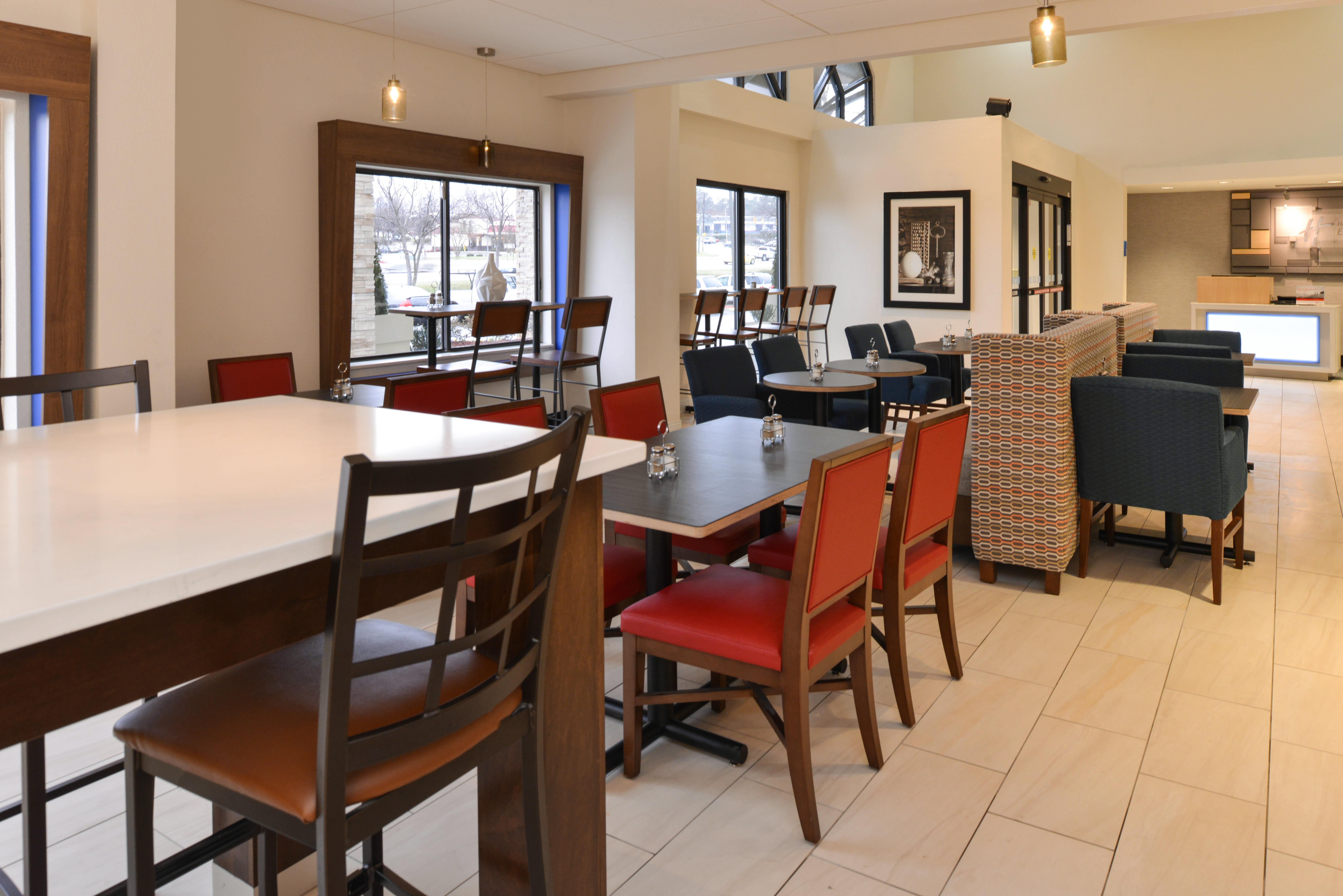 Holiday Inn Express & Suites Raleigh Ne - Medical Ctr Area By Ihg Extérieur photo