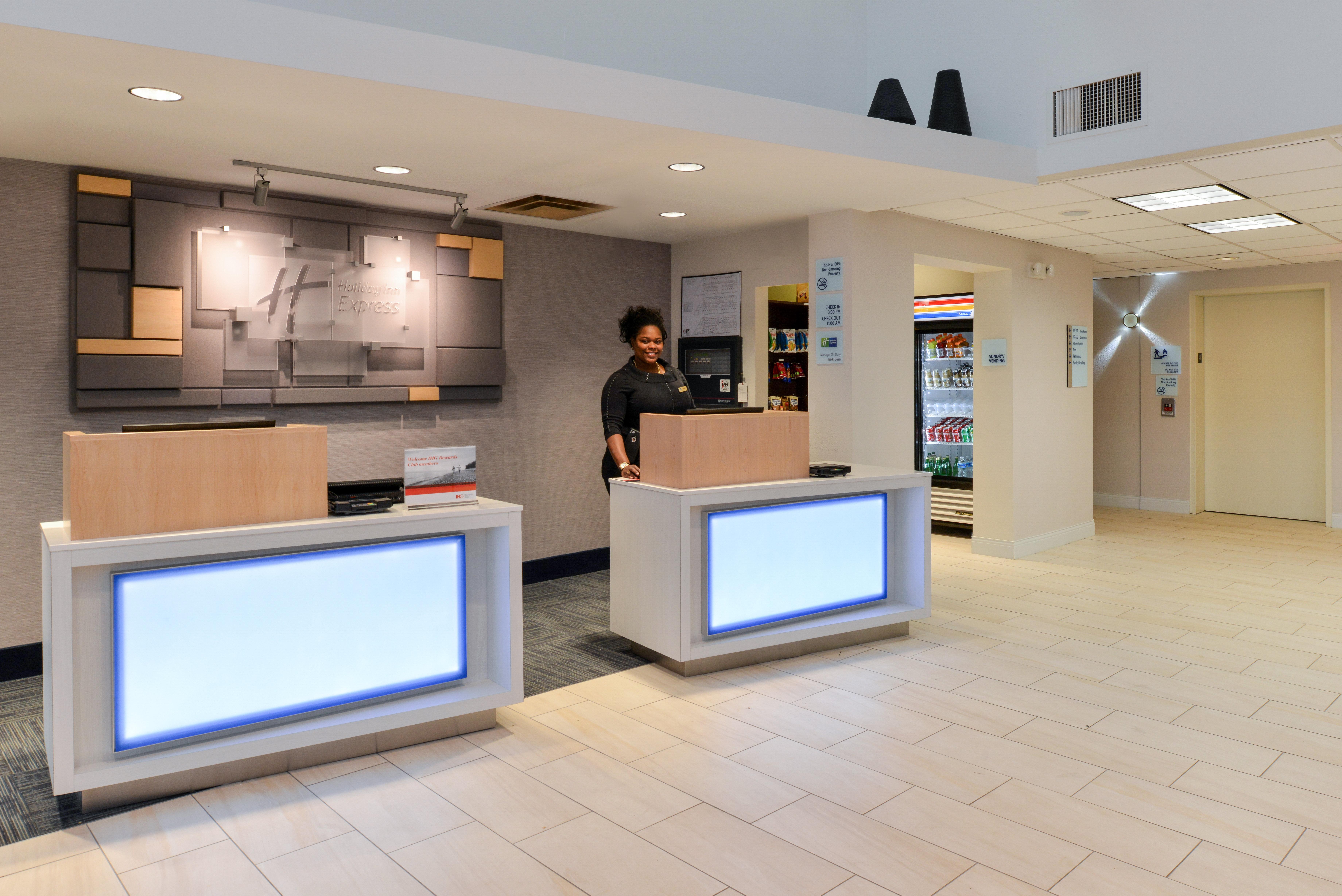 Holiday Inn Express & Suites Raleigh Ne - Medical Ctr Area By Ihg Extérieur photo