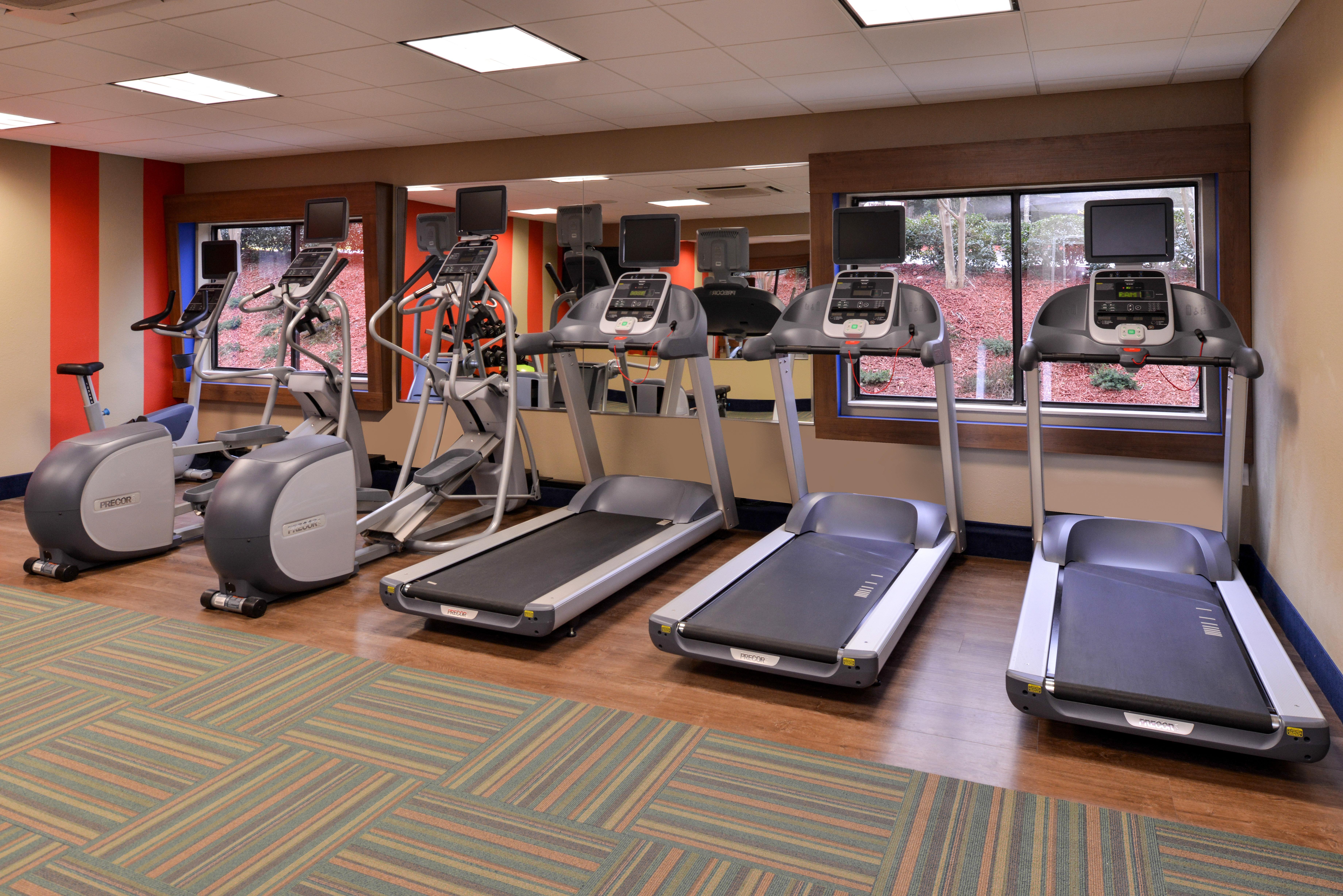 Holiday Inn Express & Suites Raleigh Ne - Medical Ctr Area By Ihg Extérieur photo