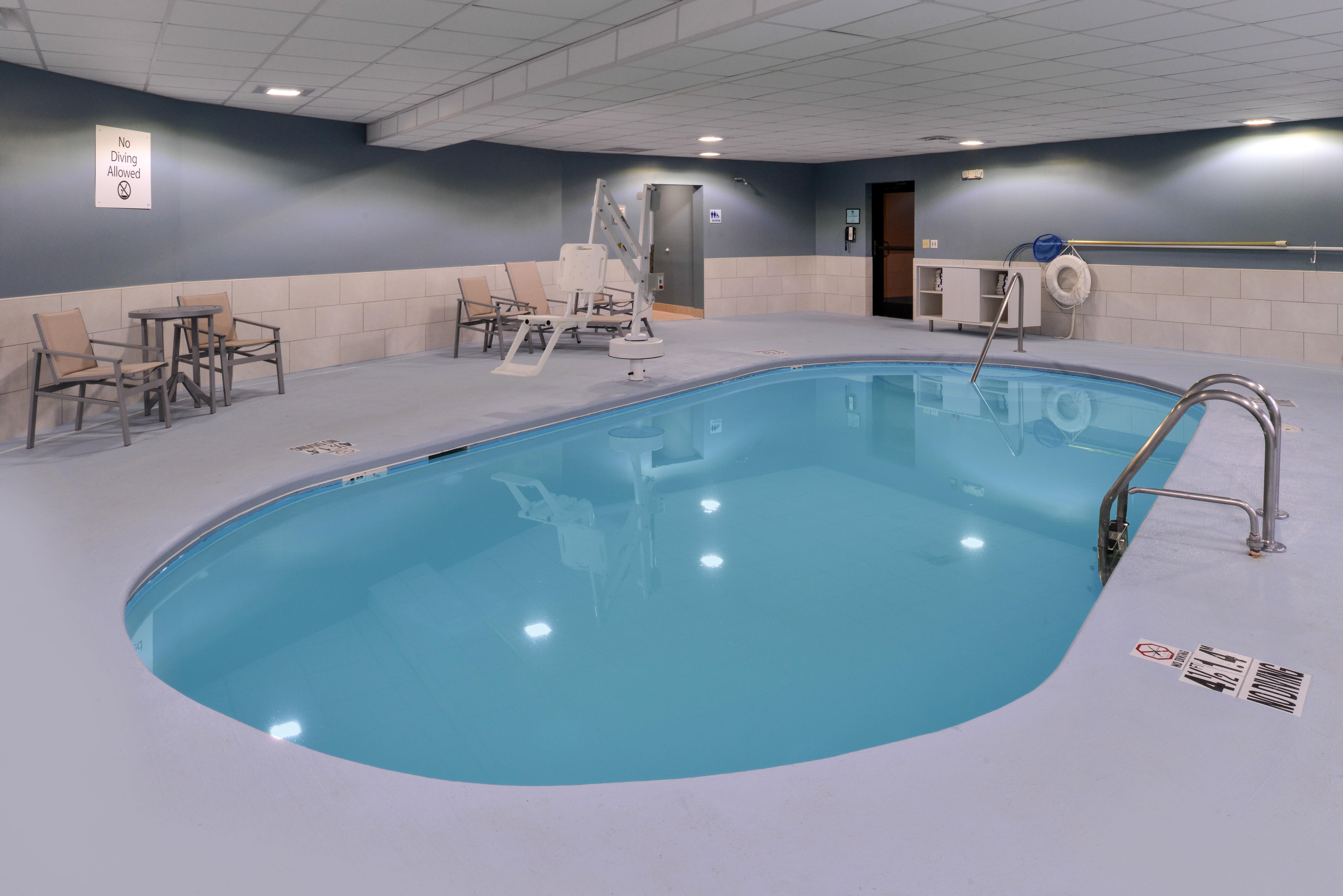 Holiday Inn Express & Suites Raleigh Ne - Medical Ctr Area By Ihg Extérieur photo