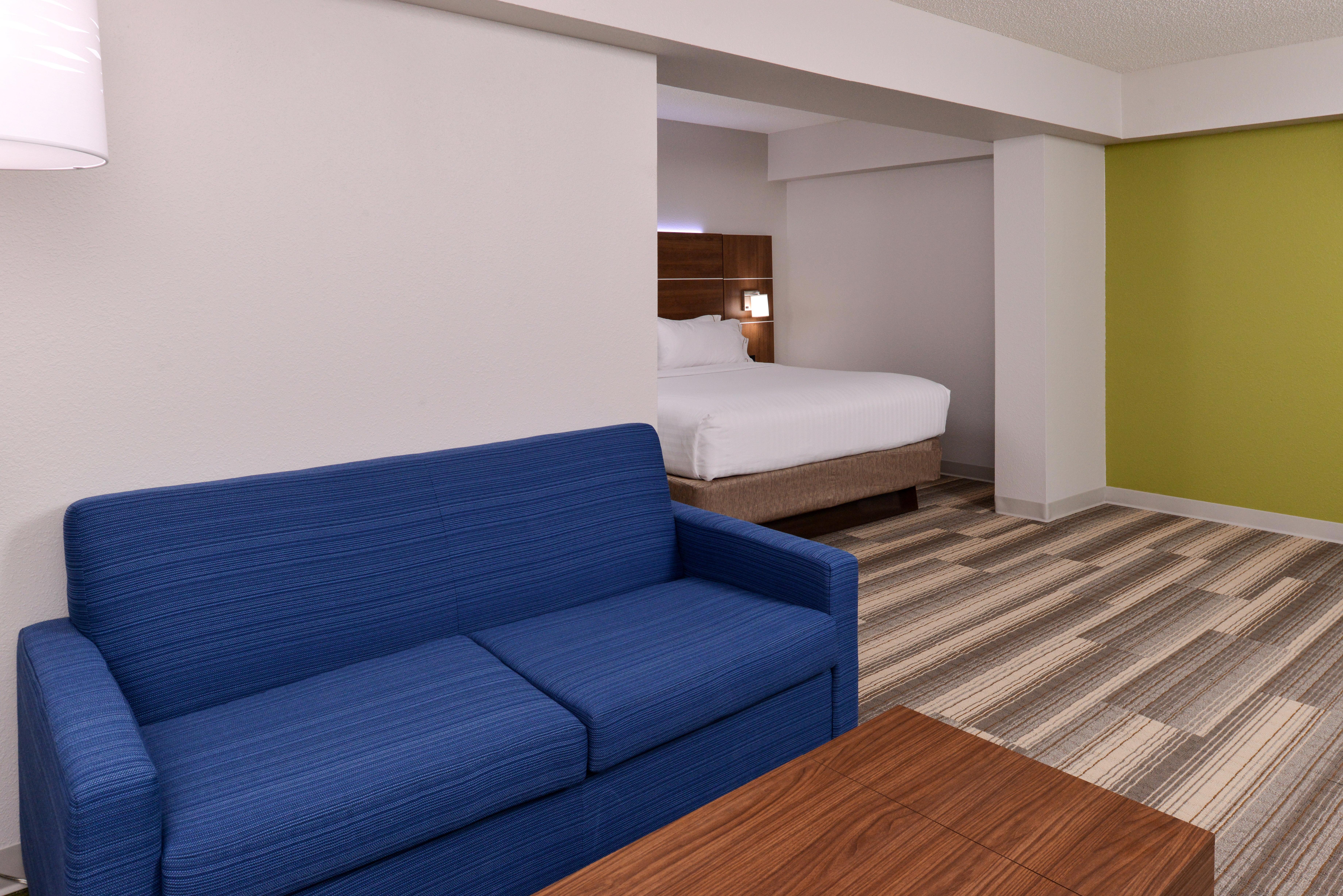 Holiday Inn Express & Suites Raleigh Ne - Medical Ctr Area By Ihg Extérieur photo