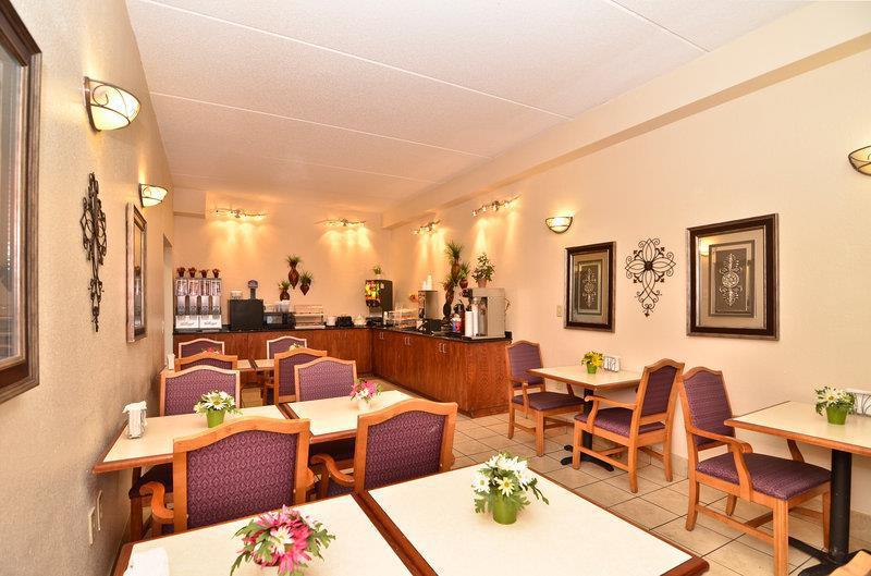 Holiday Inn Express & Suites Raleigh Ne - Medical Ctr Area By Ihg Restaurant photo